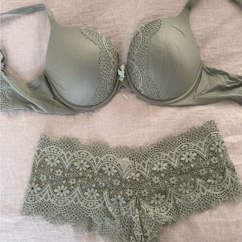 Victoria's Secret Lace Bra and Panty Set in Olive